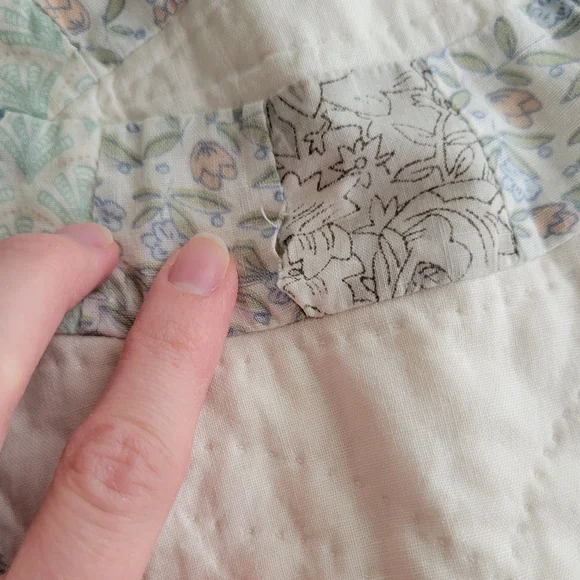 vintage quilted square pillowcases - Picture 3 of 6